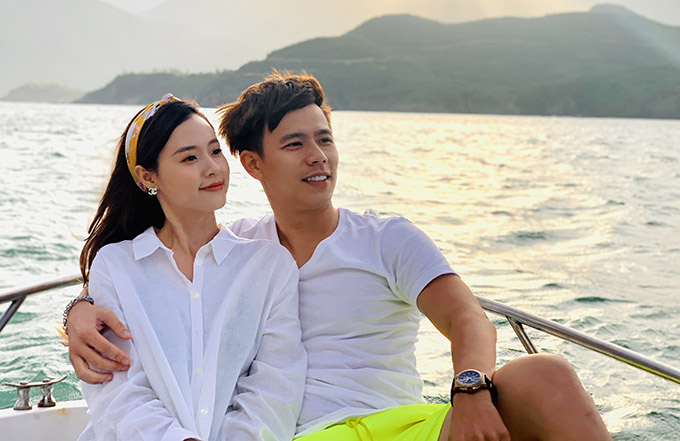 Midu vừa thả nhẹ ảnh tinh khôi, 'quý ông' Trần Anh Huy đã nhanh chóng khẳng định 'chủ quyền' - Ảnh 6 Midu vừa thả nhẹ ảnh tinh khôi, 'quý ông' Trần Anh Huy đã nhanh chóng khẳng định 'chủ quyền' - Ảnh 6