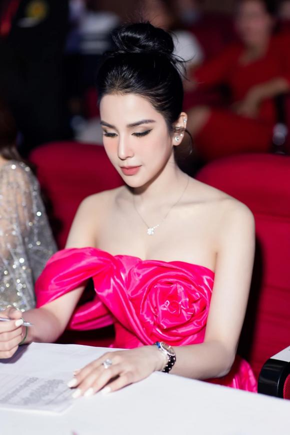 Diệp Lâm Anh hiện ra sao sau khi mất quyền nuôi con trai? - Ảnh 2 Diệp Lâm Anh hiện ra sao sau khi mất quyền nuôi con trai? - Ảnh 2