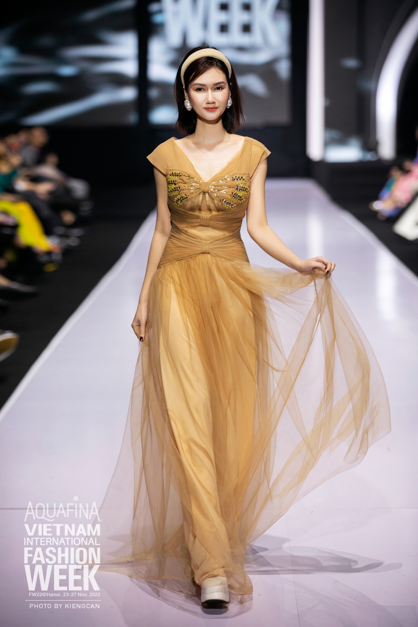 Hương Giang thử thách trong vai trò mới và nhận được nhiều lời ca tụng của người hâm mộ. Ảnh: Facebook