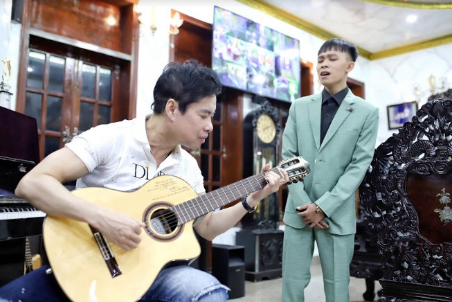 Hồ Văn Cường hiện đang nhận được sự nâng đỡ của danh ca Ngọc Sơn. Ảnh: Internet Hồ Văn Cường hiện đang nhận được sự nâng đỡ của danh ca Ngọc Sơn. Ảnh: Internet