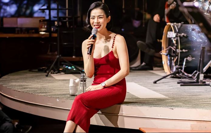 Thể hiện lại ca khúc cũ với một màu sắc mới, Lệ Quyên nhận được nhiều lời khen ngợi. Ảnh: Internet Thể hiện lại ca khúc cũ với một màu sắc mới, Lệ Quyên nhận được nhiều lời khen ngợi. Ảnh: Internet