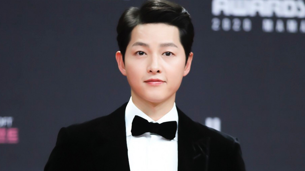 Song Joong Ki sở hữu vẻ đẹp điển trai và gương mặt 'trẻ mãi không già'. Ảnh: Internet