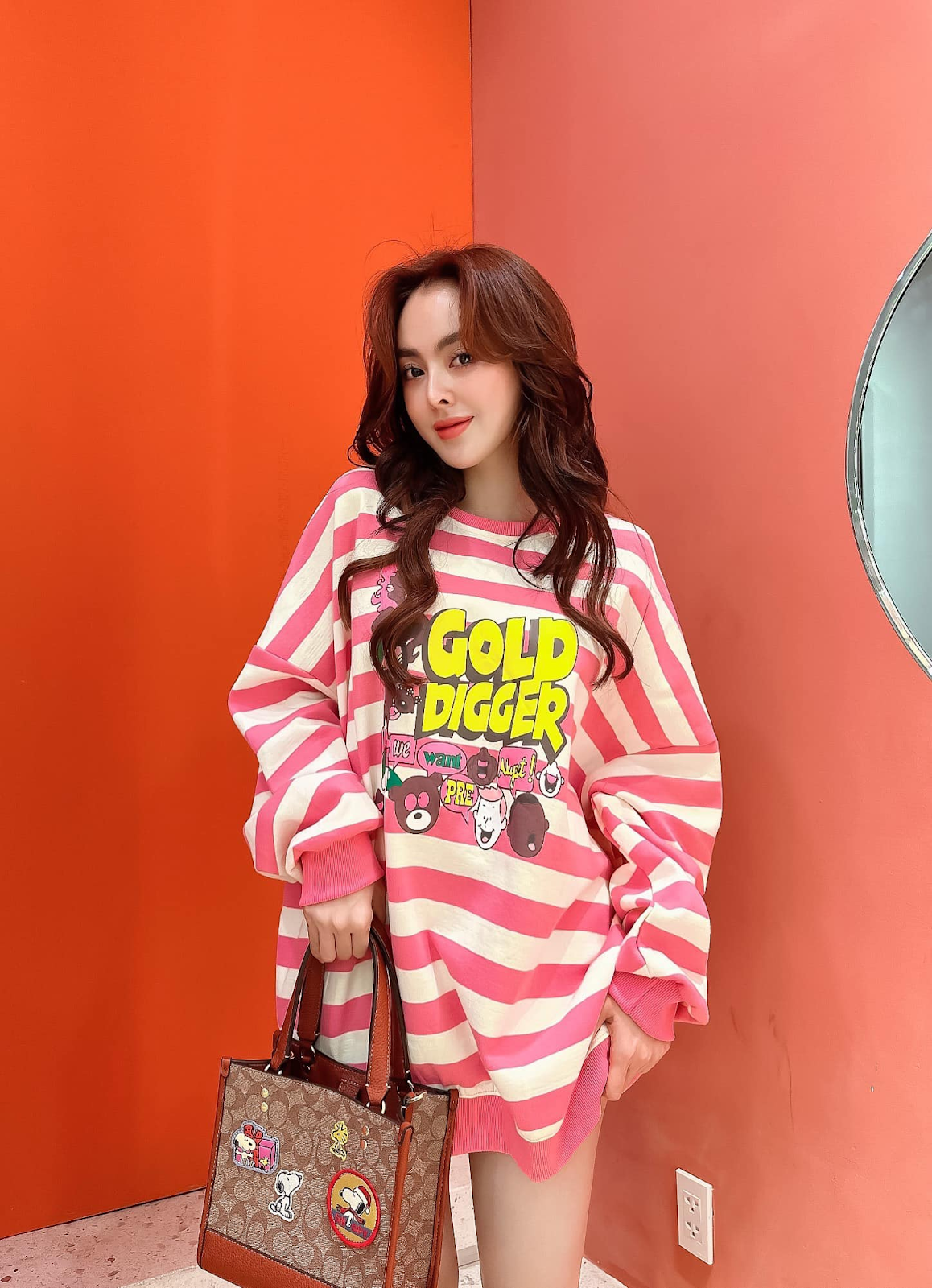 Trang Nemo vẫn thoải mái đăng ảnh và check-in sang chảnh, tự động viên bản thân sau khi dính vận đen. Ảnh: Facebook