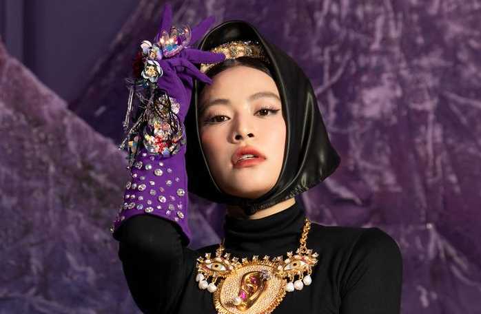 Thùy Linh và tạo hình gây chú ý trong MV mới. Ảnh: Internet Thùy Linh và tạo hình gây chú ý trong MV mới. Ảnh: Internet