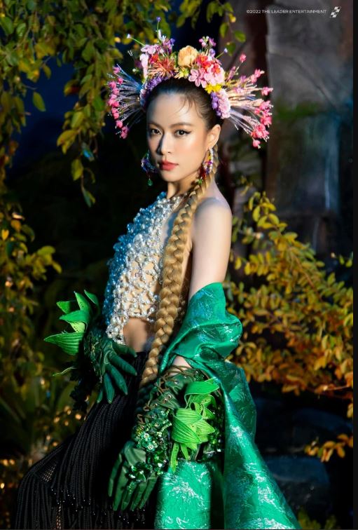 Hoàng Thùy Linh bất ngờ gặp 'biến' cuối năm sau khi tung MV mới - Ảnh 5 Hoàng Thùy Linh bất ngờ gặp 'biến' cuối năm sau khi tung MV mới - Ảnh 5