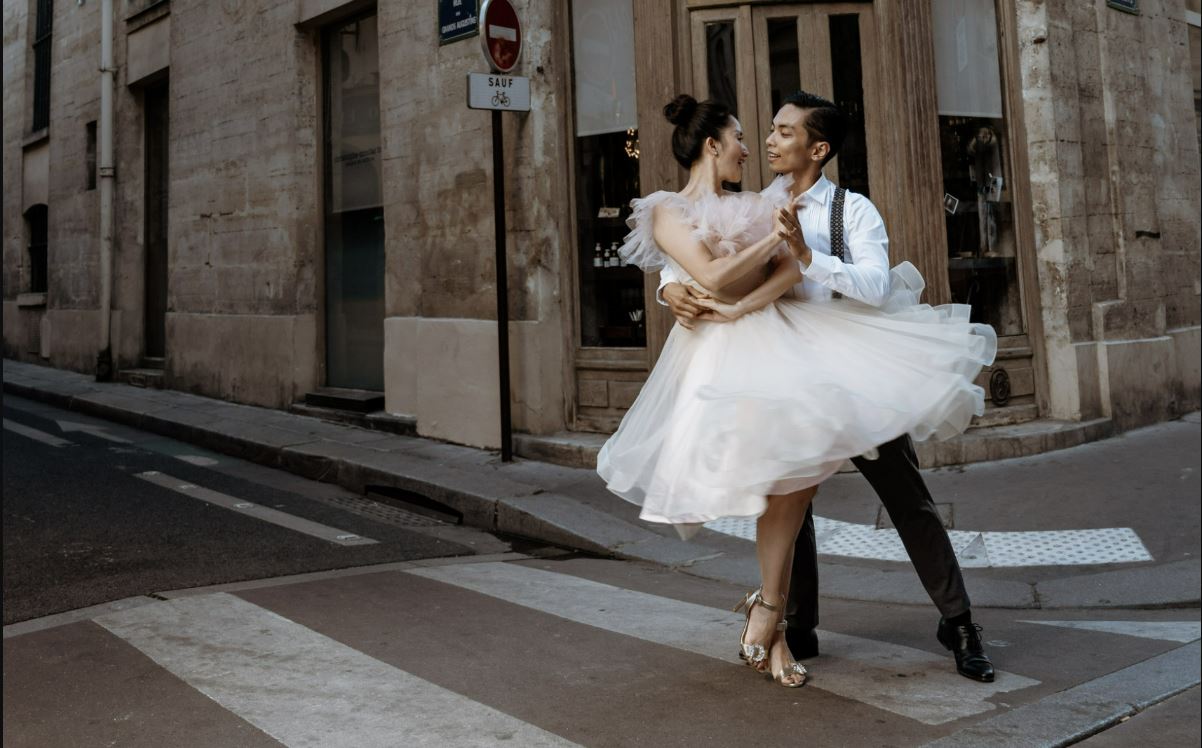 Phía sau những bức ảnh cưới này là cả một câu chuyện xúc động. Ảnh: Facebook