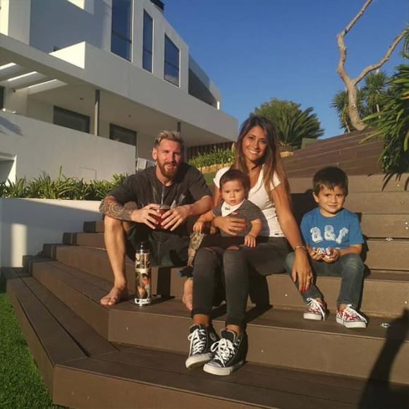 Gia đình nhỏ của danh thủ Messi. Ảnh: Internet Gia đình nhỏ của danh thủ Messi. Ảnh: Internet