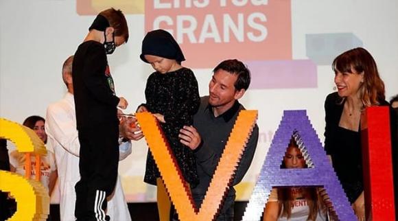 Không chỉ giàu có, Messi còn là người chăm chỉ làm từ thiện. Ảnh: Internet Không chỉ giàu có, Messi còn là người chăm chỉ làm từ thiện. Ảnh: Internet