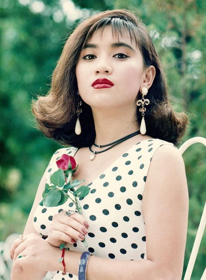 Y Phụng được biết đến là một trong những mỹ nhân đình đám những năm thập niên 90. Ảnh: Internet Y Phụng được biết đến là một trong những mỹ nhân đình đám những năm thập niên 90. Ảnh: Internet
