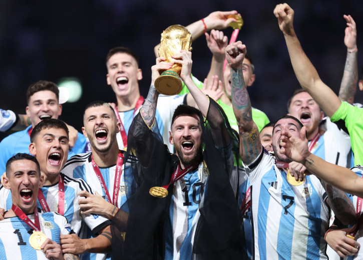 Áo choàng của Messi được thành viên quốc hội Oman hỏi mua với giá hàng triệu USD - Ảnh 2 Áo choàng của Messi được thành viên quốc hội Oman hỏi mua với giá hàng triệu USD - Ảnh 2