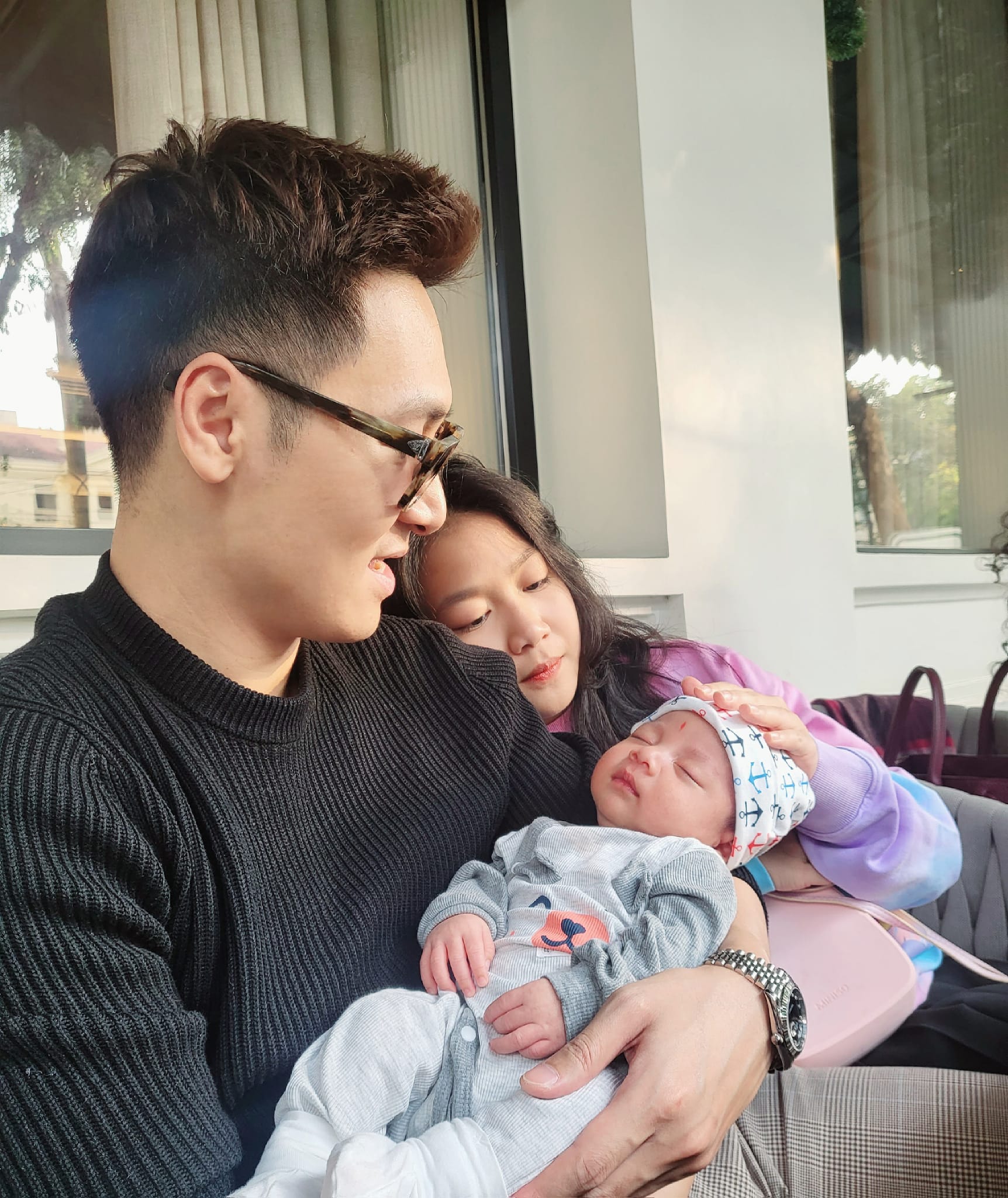 Mạnh Trường tiếp tục khiến dân tình bấn loạn với diện mạo cực phẩm của quý tử  - Ảnh 1