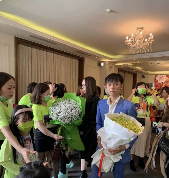 Những lần Hồ Văn Cường họp cùng fan. Ảnh: Facebook Những lần Hồ Văn Cường họp cùng fan. Ảnh: Facebook