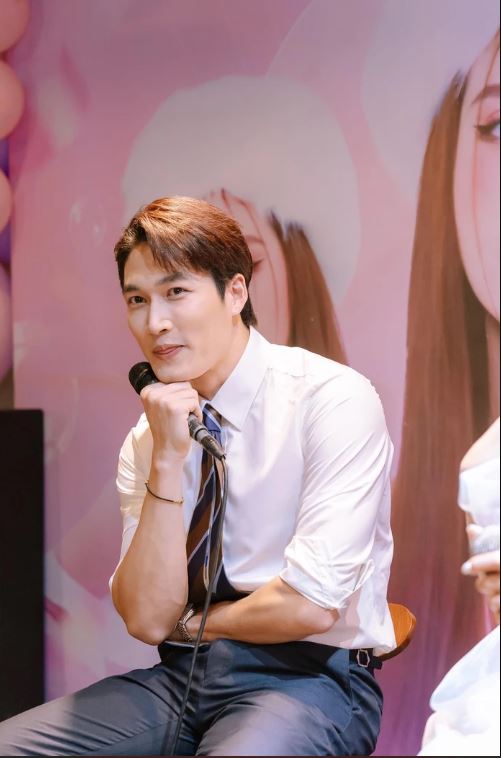 Đình Tú lộ diện với hình ảnh điển trai chẳng khác gì soái ca. Ảnh: Internet