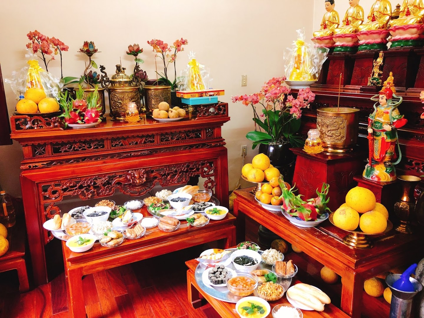 Dọn dẹp bàn thờ là cách tỏ lòng thành kính và cầu mong một năm mới bình an, hạnh phúc. Ảnh: Internet Dọn dẹp bàn thờ là cách tỏ lòng thành kính và cầu mong một năm mới bình an, hạnh phúc. Ảnh: Internet