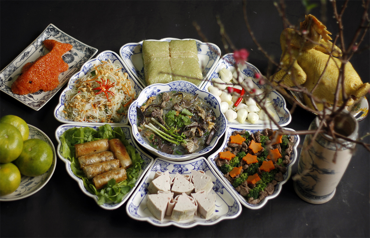 Các gia chủ có thể cúng ông Công ông Táo trước ngày 23 tháng Chạp. Ảnh: Internet