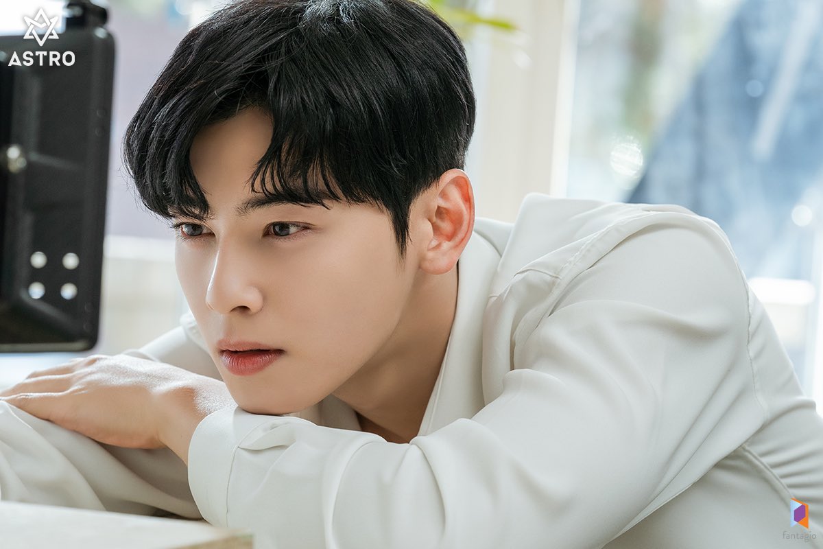 Cha Eun Woo bất ngờ dính tin đồn hẹn hò với Song Hye Kyo. Ảnh: Internet Cha Eun Woo bất ngờ dính tin đồn hẹn hò với Song Hye Kyo. Ảnh: Internet