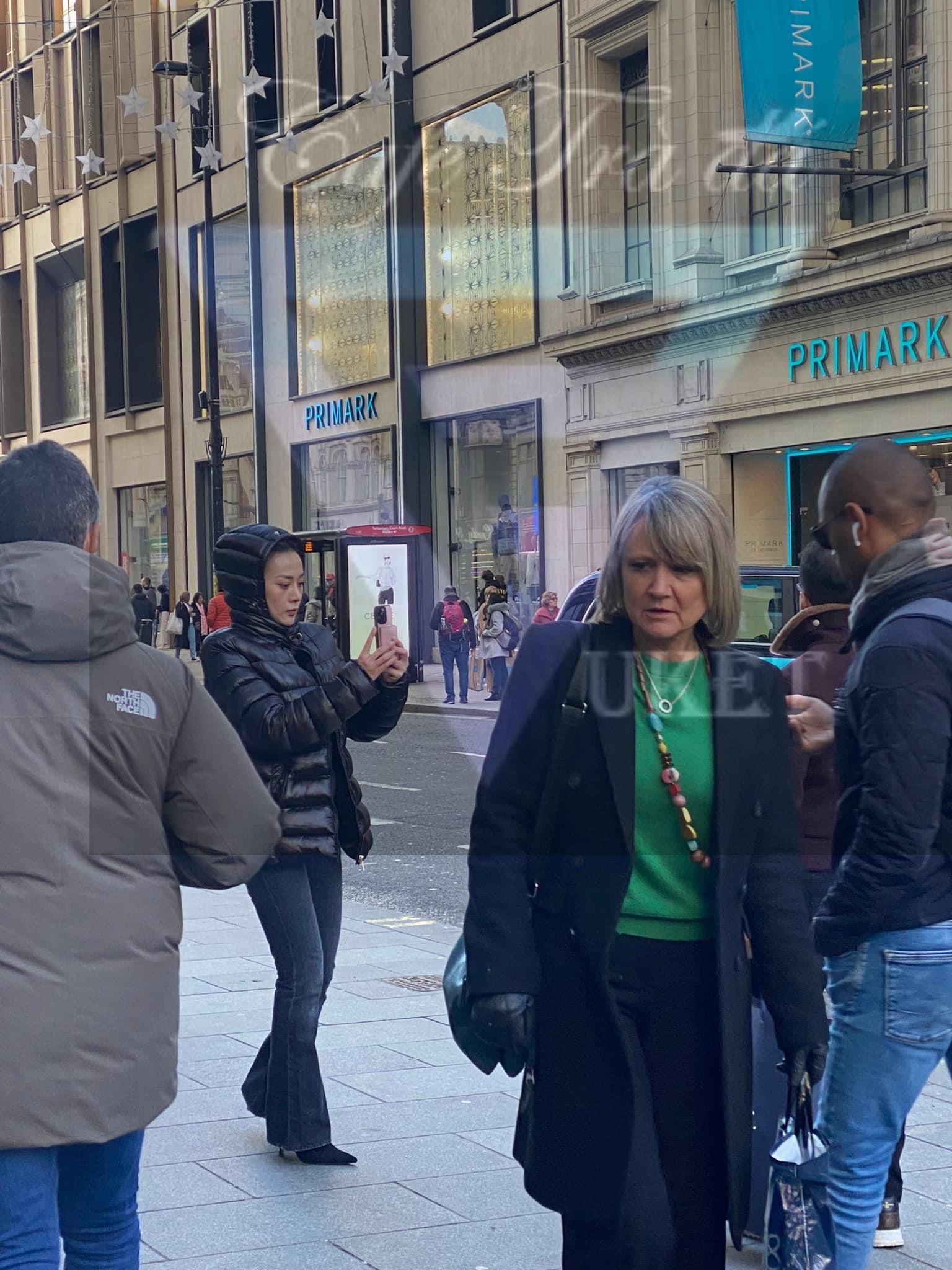 Shark Bình và Phương Oanh bị khui ra loạt ảnh đi du lịch cùng nhau tại Châu Âu. Ảnh: Facebook