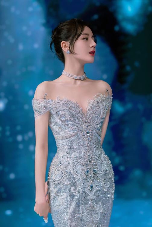 Địch Lệ Nhiệt Ba gây mê với bộ phận được xem là cực phẩm trên cơ thể - Ảnh 2 Địch Lệ Nhiệt Ba gây mê với bộ phận được xem là cực phẩm trên cơ thể - Ảnh 2