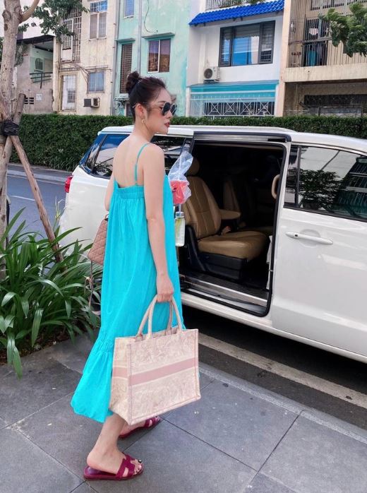 Dương Cẩm Lynh từng sống sang chảnh, đồ hiệu 'dát quanh người' trước khi bị tố nợ nần - Ảnh 1 Dương Cẩm Lynh từng sống sang chảnh, đồ hiệu 'dát quanh người' trước khi bị tố nợ nần - Ảnh 1