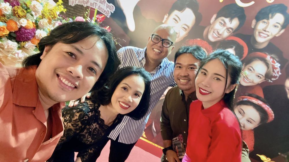 Thủy Tiên xuất hiện vô cùng lộng lẫy trong áo dài đỏ khi tham dự sự kiện ra mắt phim của Trấn Thành. Ảnh: Internet