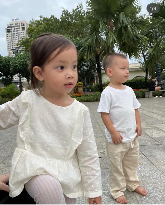 Những biểu cảm hết sức đáng yêu của 2 nhóc tì nhà Hồ Ngọc Hà và Kim Lý khiến dân tình thích thú. Ảnh chụp màn hình Những biểu cảm hết sức đáng yêu của 2 nhóc tì nhà Hồ Ngọc Hà và Kim Lý khiến dân tình thích thú. Ảnh chụp màn hình