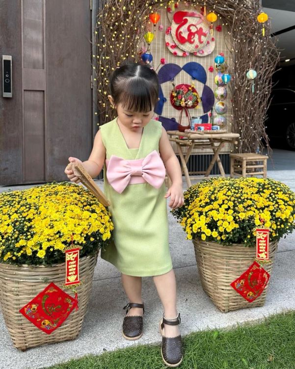 Cường Đôla chính thức vào 'hội sợ vợ', khoe ảnh tất bật sắm Tết cùng gia đình. Ảnh: Facebook Cường Đôla chính thức vào 'hội sợ vợ', khoe ảnh tất bật sắm Tết cùng gia đình. Ảnh: Facebook