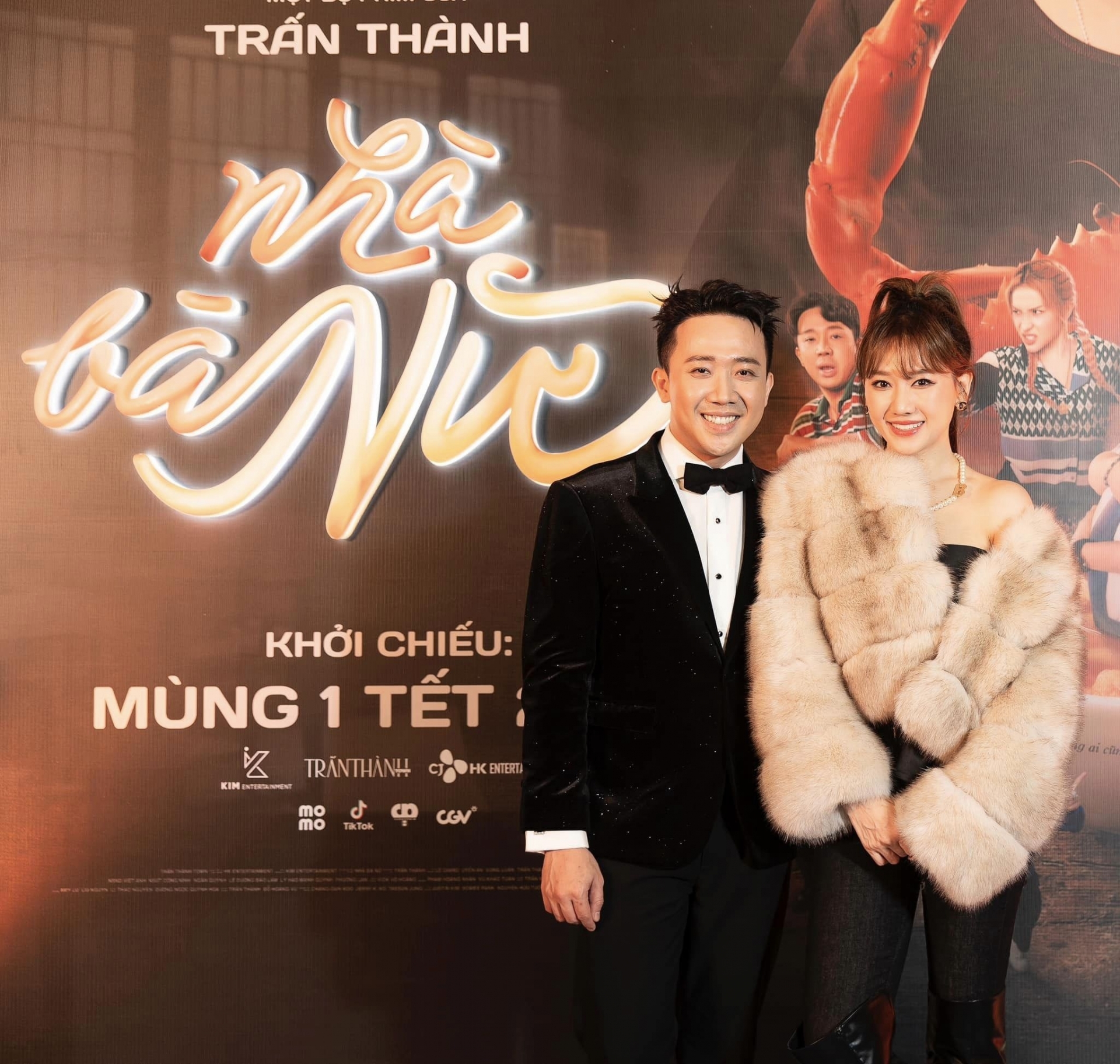 Trấn Thành và Hari Won trong buổi họp báo mới đây. Ảnh: Internet