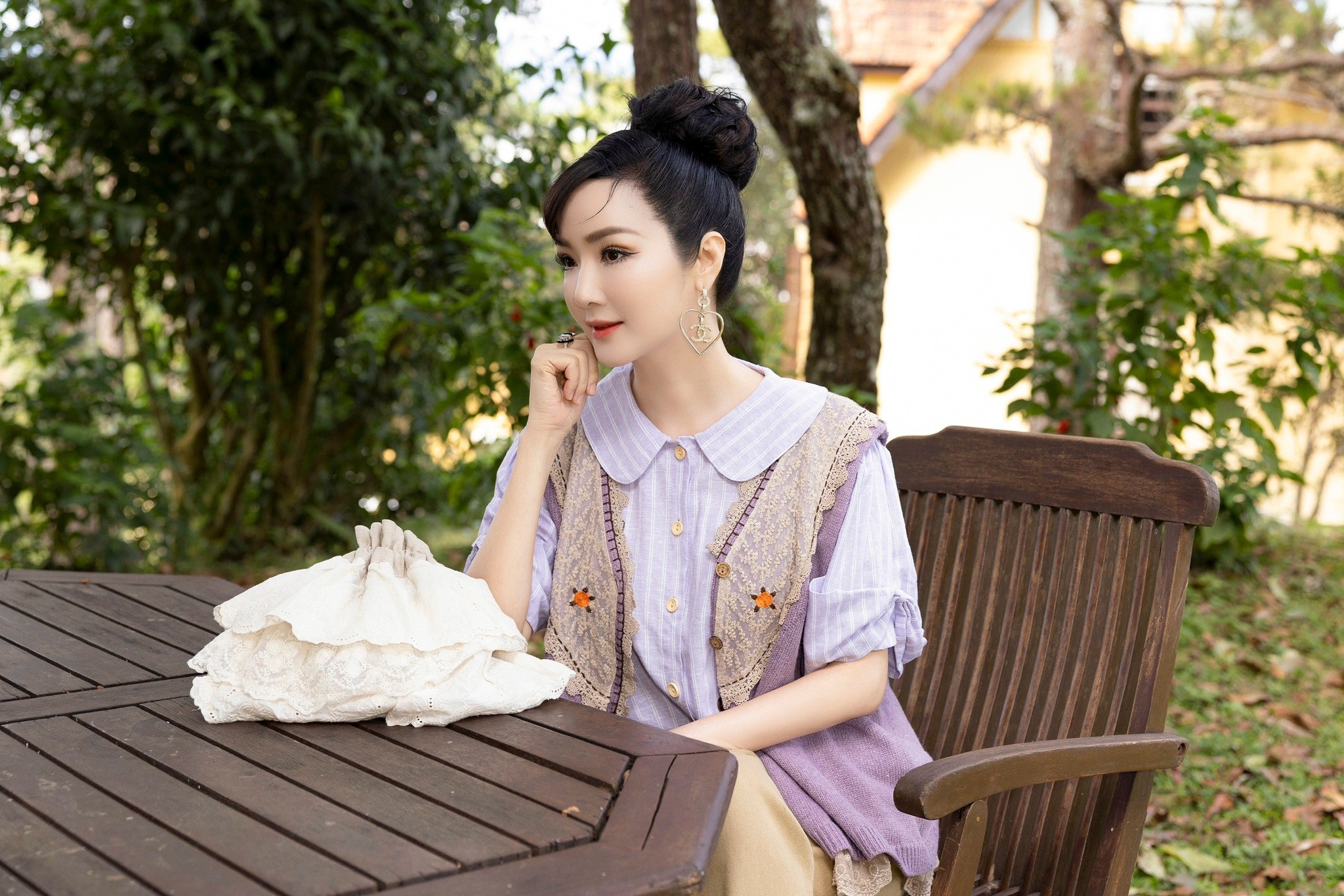 ‘Rớt hố u mê’ với nhan sắc trẻ trung không tuổi của Hoa hậu Đền Hùng Giáng My - Ảnh 4