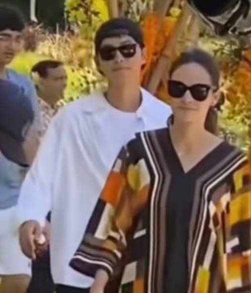 Song Hye Kyo có động thái gây xót xa trước khi Song Joong Ki tuyên bố kết hôn - Ảnh 3 Song Hye Kyo có động thái gây xót xa trước khi Song Joong Ki tuyên bố kết hôn - Ảnh 3