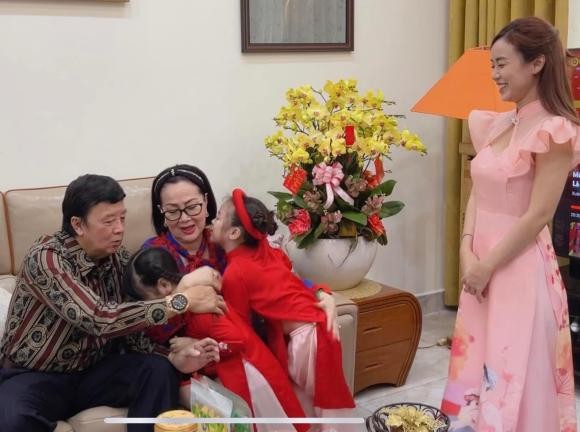 Những hình ảnh mới nhất của Cindy Lư và hai nhóc tỳ nhanh chóng thu hút sự chú ý. Ảnh: Facebook Những hình ảnh mới nhất của Cindy Lư và hai nhóc tỳ nhanh chóng thu hút sự chú ý. Ảnh: Facebook