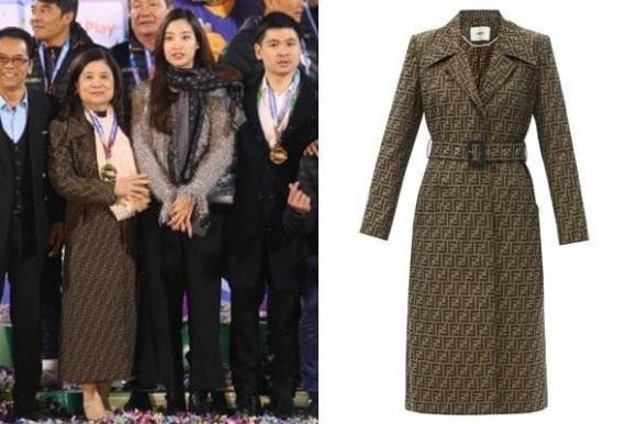 Xuất hiện bên cạnh con dâu, mẹ chồng Đỗ Mỹ Linh gây ngỡ ngàng với vẻ ngoài cực thần thái - Ảnh 3 Xuất hiện bên cạnh con dâu, mẹ chồng Đỗ Mỹ Linh gây ngỡ ngàng với vẻ ngoài cực thần thái - Ảnh 3