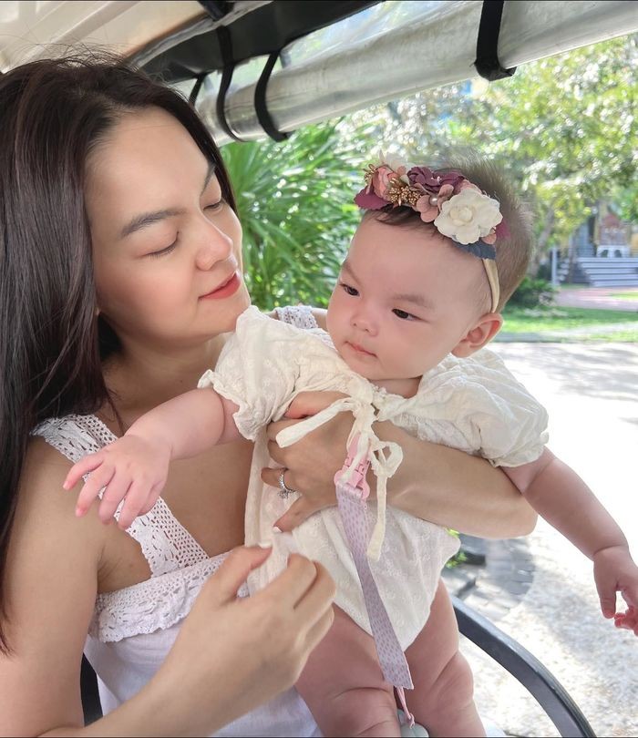 Phạm Quỳnh Anh và Đông Nhi so kè sắc vóc mẹ bỉm: Fan chỉ biết trầm trồ - Ảnh 2