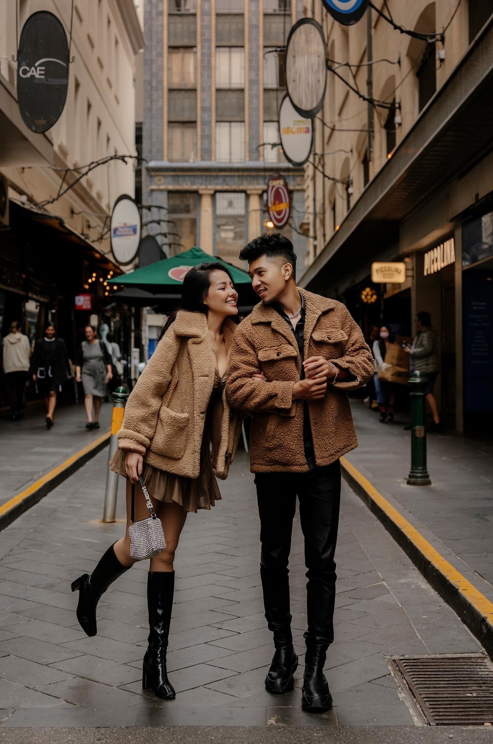 Dù Ngân 98 nhận rổ 'gạch đá' khi diện đồ kiệm vải, Lương Bằng Quang vẫn chốt hạ 'ngon và thơm' khiến CDM đỏ mặt - Ảnh 3