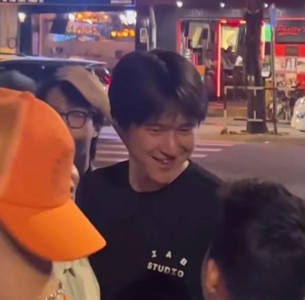 Bắt gặp sao nam Reply 1988 Go Kyung Pyo tại TPHCM, visual tài tử khiến fan bấn loạn - Ảnh 2