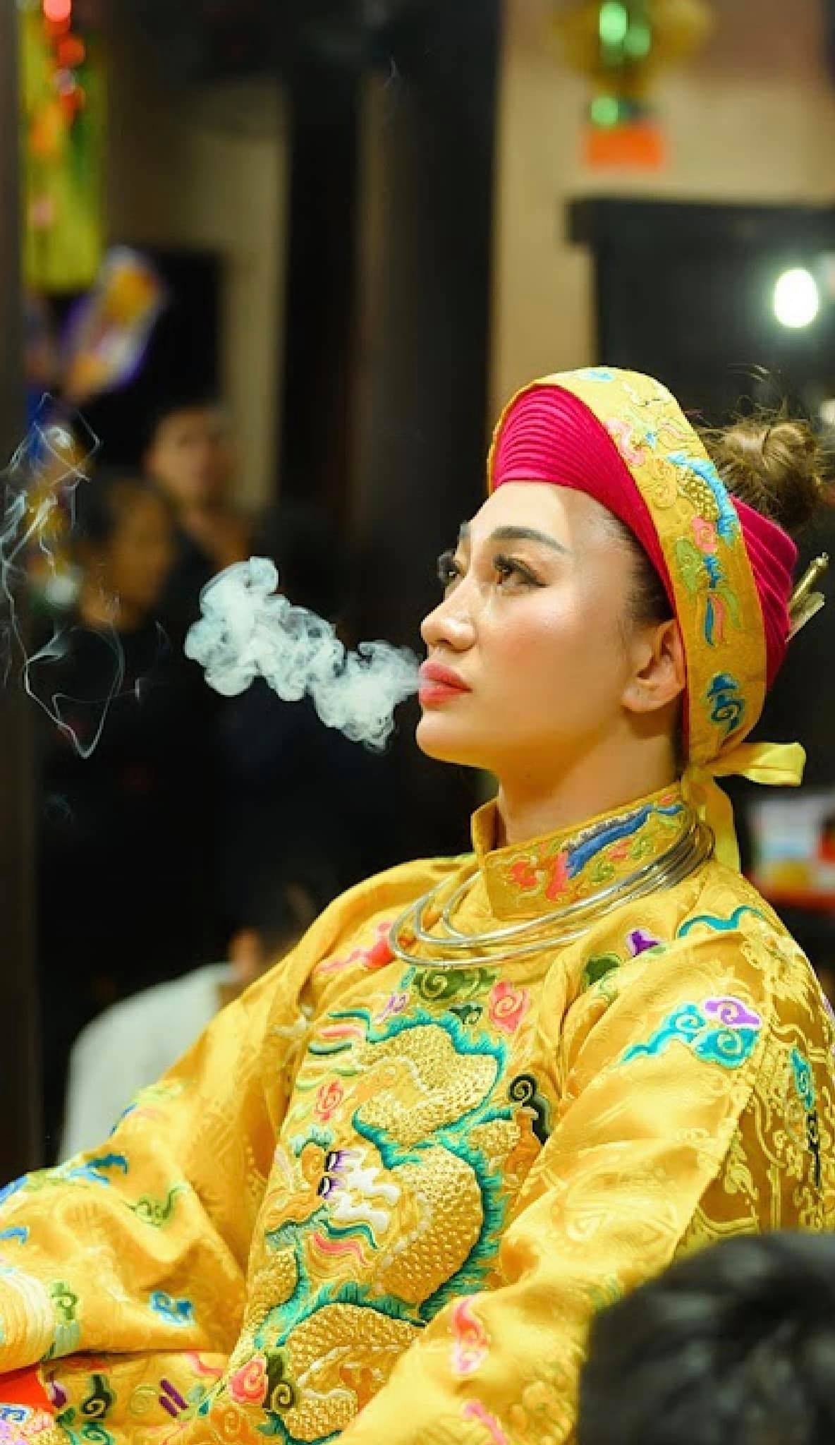 Hầu đồng là một trong những tín ngưỡng văn hóa dân gian của Việt Nam. Ảnh: Internet