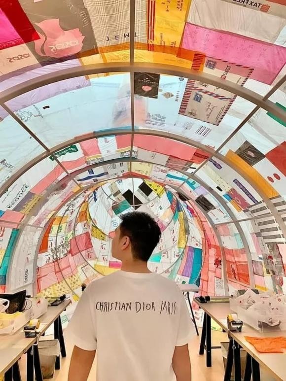 Chiếc áo của Dior có giá 17 triệu đồng. Ảnh: Facebook Chiếc áo của Dior có giá 17 triệu đồng. Ảnh: Facebook