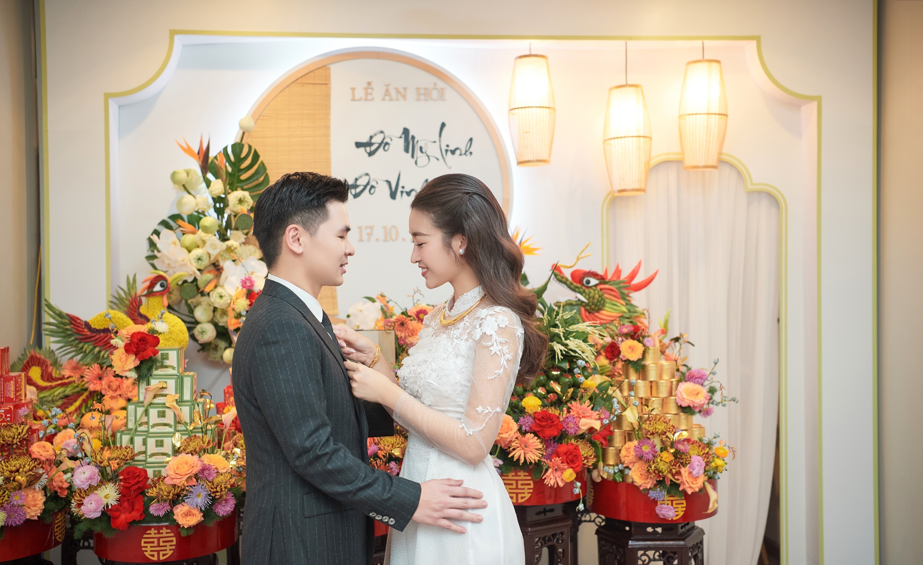 Nhìn vậy mà không phải vậy: Bóc giá loạt áo ông xã Đỗ Mỹ Linh mới choáng về mức giá! - Ảnh 1