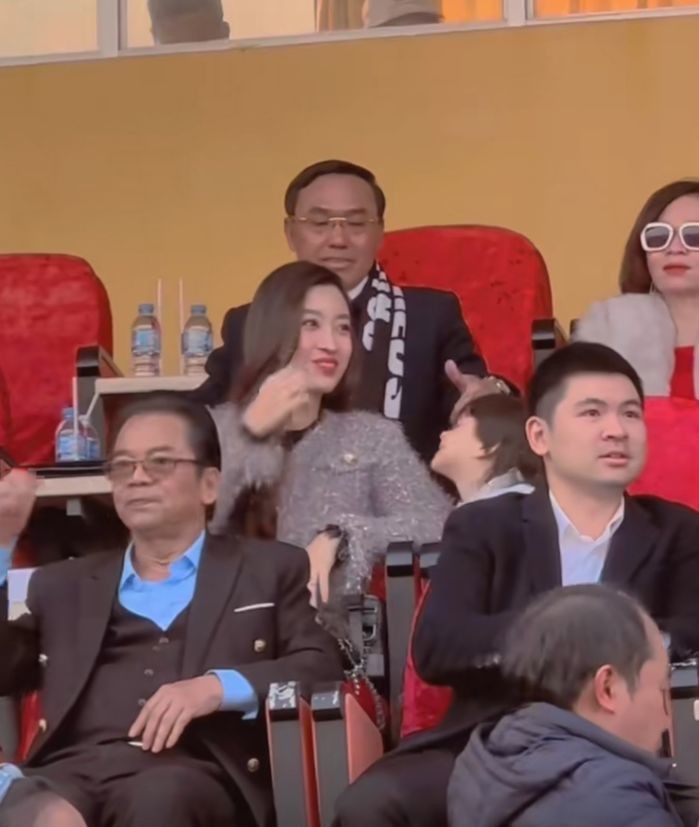 Đỗ Mỹ Linh thường xuyên đăng tải những hình ảnh cho thấy mối quan hệ thân thiết với gia đình nhà chồng, đặc biệt với hai nhóc tỳ nhà anh trai chồng. Ảnh: Facebook Đỗ Mỹ Linh thường xuyên đăng tải những hình ảnh cho thấy mối quan hệ thân thiết với gia đình nhà chồng, đặc biệt với hai nhóc tỳ nhà anh trai chồng. Ảnh: Facebook