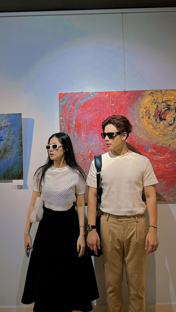 Hình ảnh Midu và 'quý ông tia chớp' Trần Anh Huy xuất hiện cùng nhau tại triển lãm nhận được sự chú ý của đông đảo dân tình. Ảnh: Facebook Hình ảnh Midu và 'quý ông tia chớp' Trần Anh Huy xuất hiện cùng nhau tại triển lãm nhận được sự chú ý của đông đảo dân tình. Ảnh: Facebook