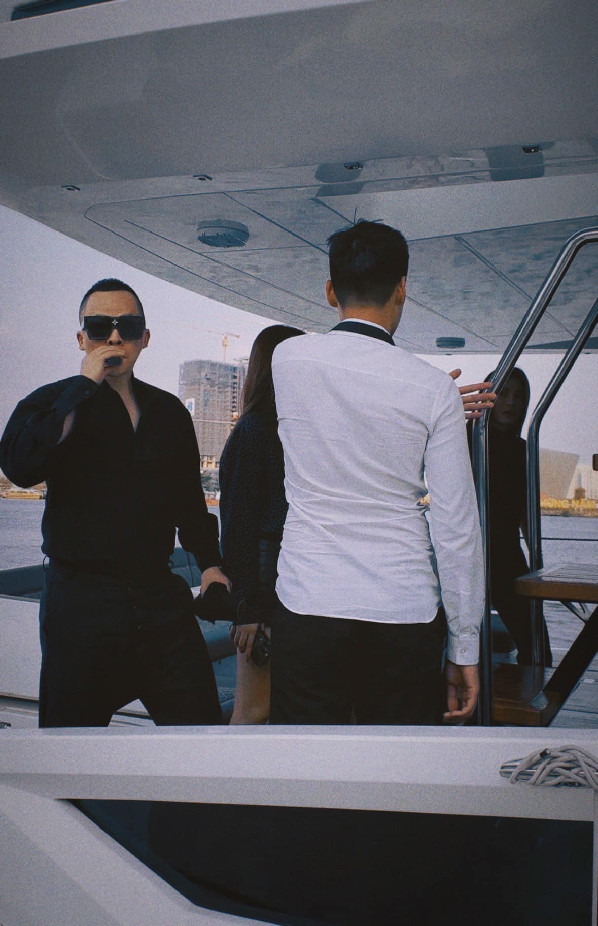 Vũ Khắc Tiệp vẫn thản nhiên làm điều này sau khi gây hoang mang với hình ảnh đổ nát trước căn biệt thự triệu đô - Ảnh 2