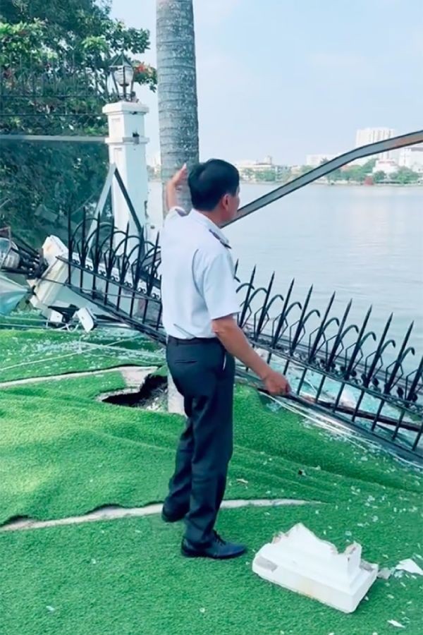 Vũ Khắc Tiệp vẫn thản nhiên làm điều này sau khi gây hoang mang với hình ảnh đổ nát trước căn biệt thự triệu đô - Ảnh 6 Vũ Khắc Tiệp vẫn thản nhiên làm điều này sau khi gây hoang mang với hình ảnh đổ nát trước căn biệt thự triệu đô - Ảnh 6