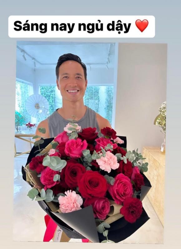 Hồ Ngọc Hà ngay sau đó cũng chia sẻ loạt ảnh cực hạnh phúc với ông xã. Ảnh: Instagram Hồ Ngọc Hà ngay sau đó cũng chia sẻ loạt ảnh cực hạnh phúc với ông xã. Ảnh: Instagram