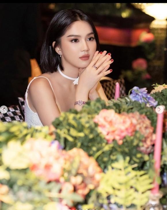 Ngọc Trinh diện váy cut-out táo bạo, gây mê với mái tóc lạ lẫm - Ảnh 4 Ngọc Trinh diện váy cut-out táo bạo, gây mê với mái tóc lạ lẫm - Ảnh 4