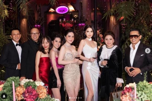 Ngọc Trinh xuất hiện tại sự kiện và gây chú ý với sắc vóc gợi cảm. Ảnh: Facebook Ngọc Trinh xuất hiện tại sự kiện và gây chú ý với sắc vóc gợi cảm. Ảnh: Facebook