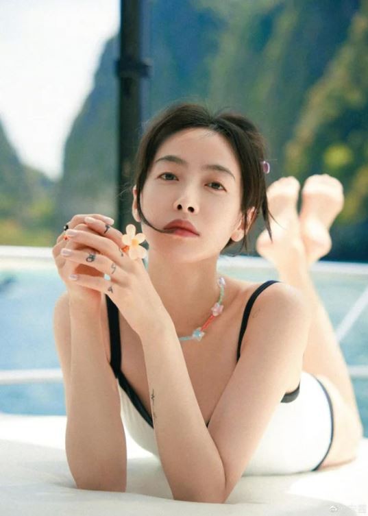 Loạt hình ảnh khoe hình ảnh cận mặt của Tống Thiến cho thấy visual đỉnh cao của mỹ nhân họ Tống. Ảnh: Internet Loạt hình ảnh khoe hình ảnh cận mặt của Tống Thiến cho thấy visual đỉnh cao của mỹ nhân họ Tống. Ảnh: Internet
