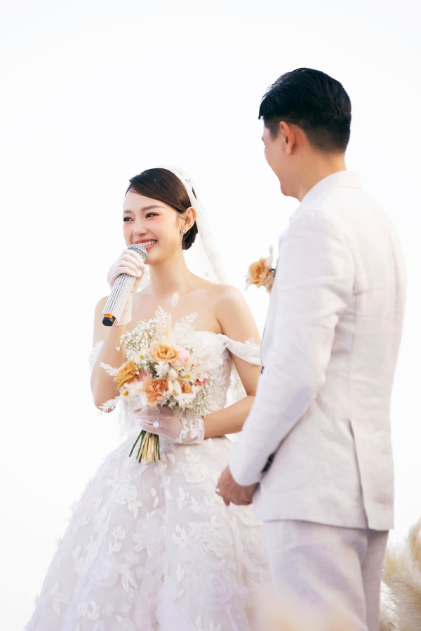 Minh Hằng học hỏi tuyệt chiêu từ Hồ Ngọc Hà, quyết giấu kín vòng 2 - Ảnh 1 Minh Hằng học hỏi tuyệt chiêu từ Hồ Ngọc Hà, quyết giấu kín vòng 2 - Ảnh 1