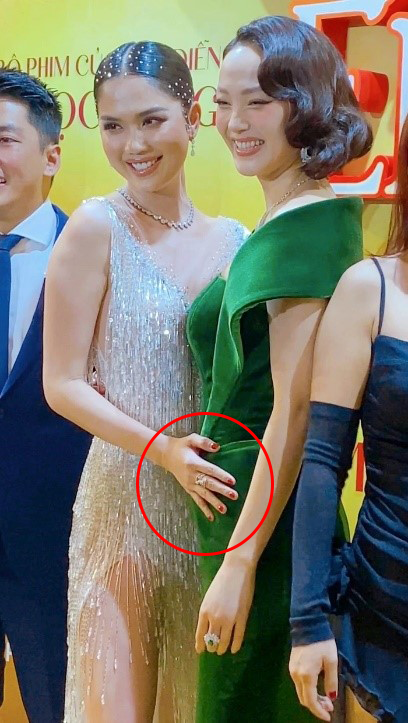 Minh Hằng học hỏi tuyệt chiêu từ Hồ Ngọc Hà, quyết giấu kín vòng 2 - Ảnh 7 Minh Hằng học hỏi tuyệt chiêu từ Hồ Ngọc Hà, quyết giấu kín vòng 2 - Ảnh 7