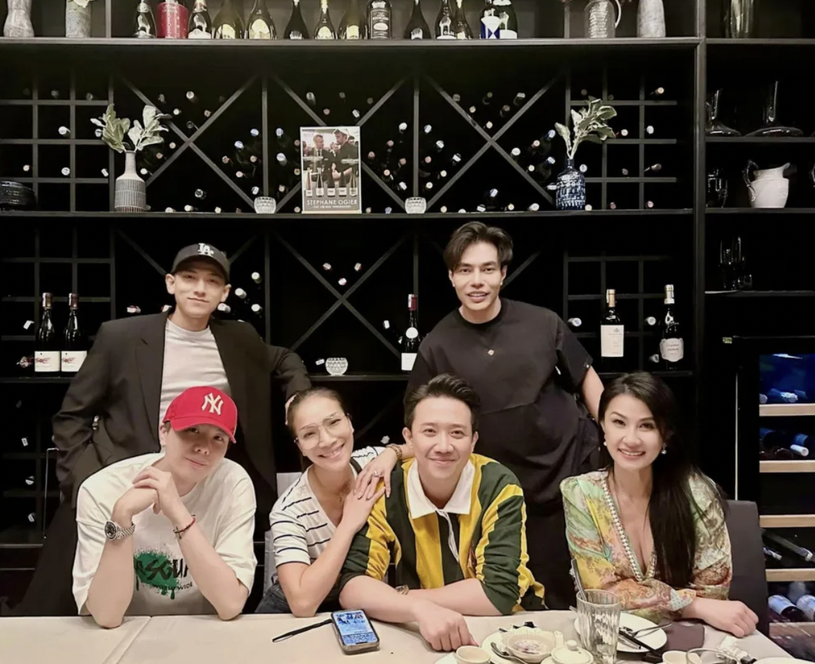 Hình ảnh Trấn Thành hội ngộ cùng nhiều đồng nghiệp thân thiết gây chú ý. Ảnh: Facebook