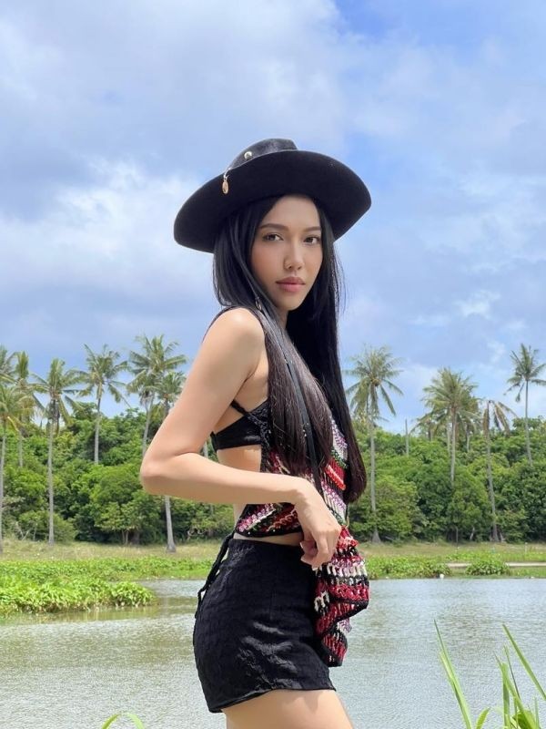 Diệu Nhi bị 'lây' tính này từ Ngọc Trinh: Ngày càng không e dè mà hở bạo! - Ảnh 1 Diệu Nhi bị 'lây' tính này từ Ngọc Trinh: Ngày càng không e dè mà hở bạo! - Ảnh 1