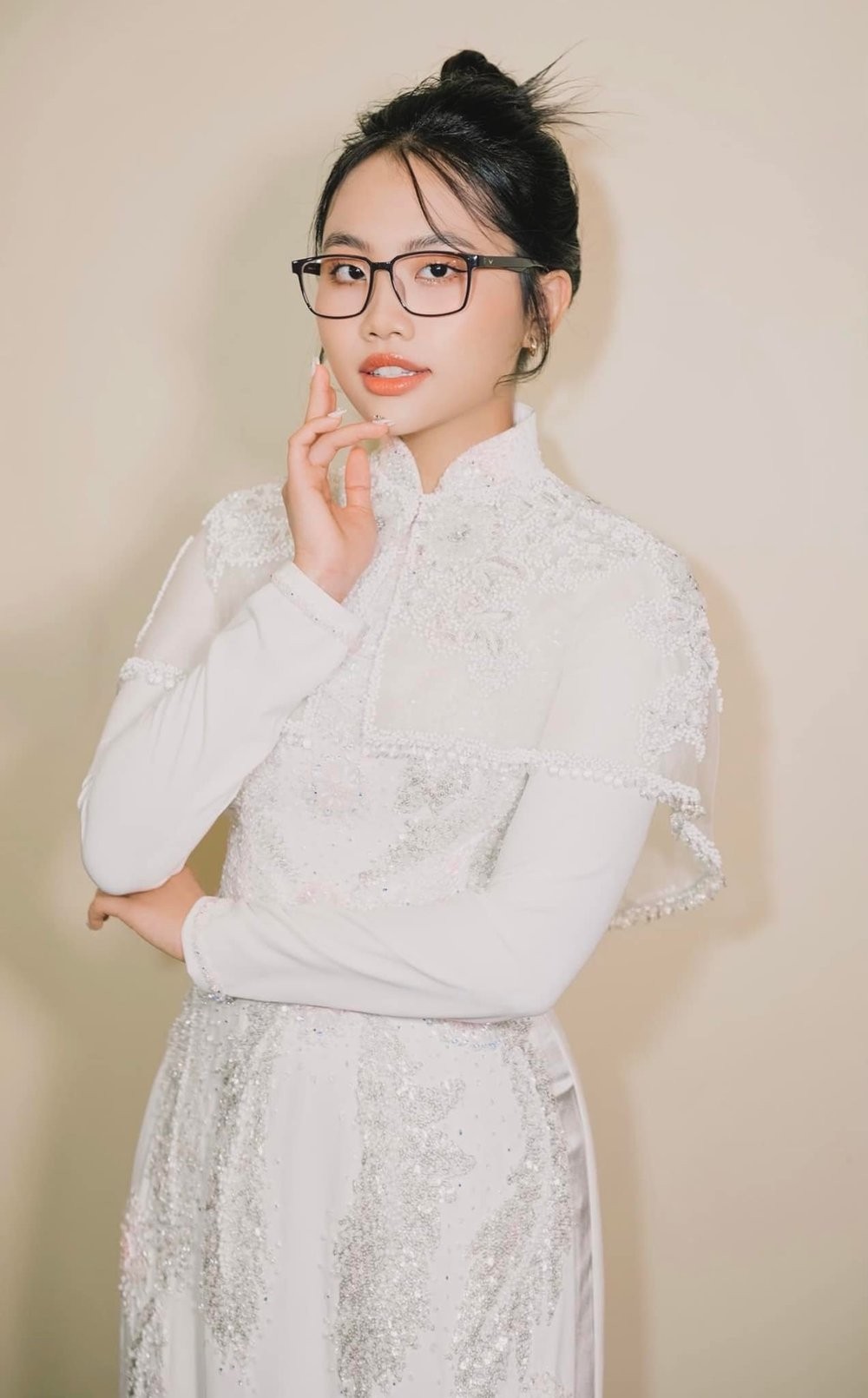 Đa phần trang phục của Phương Mỹ Chi đều là áo dài, áo bà ba được cách điệu. Ảnh: Internet